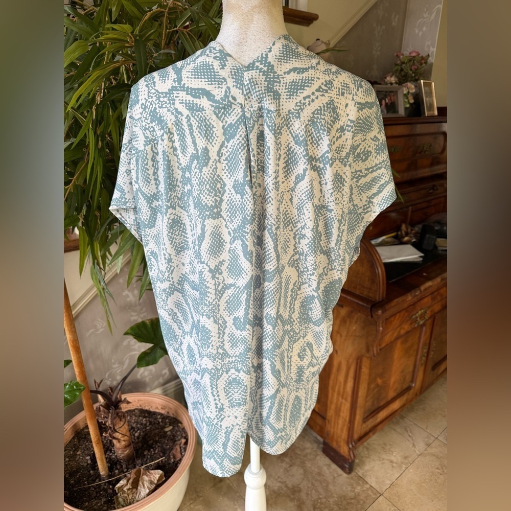 Adrianne ladies V-neck top small, very good condition flowing short sleeves - Picture 8 of 9